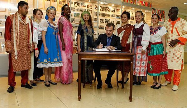 Все проблемы в РФ решены.Осталось только повысить толерантность к чурбанам до 85%..Толерантность в Чечне.