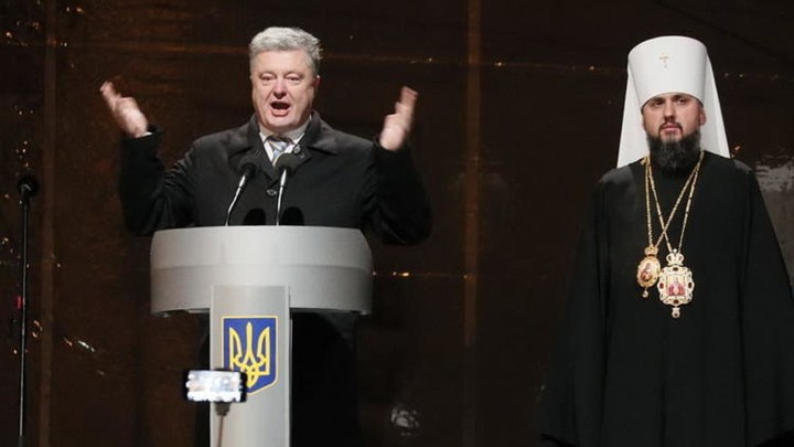 РПЦ не признала ни “Волчий собор” в Киеве, ни выбранного там “волка” Епифания (“лучшего выбора украинского народа”).. Так, почему же Путин и КремКо в 2014г. признали и “Волчьи выборы” и “волка” Порошенко – “лучшим выбором украинского народа” ?