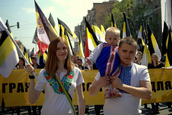 Жiдовские ТВ-каналы начали атаку на русских националистов: главная задача смешать их с грязью и бандеровцами, а заодно донести на них в органы.(Видео)
