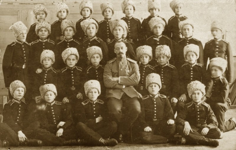 “Юнкера и кадеты с доблестью исполнили присягу и долг воинской чести, даже не имея на плечах столь желанных ими золотых офицерских погон. В полном соответствии с пронзительными словами марша Б☦лой армии: «От силы несметной сквозь лихолетья честь отстояли юнкера и кадеты»”.