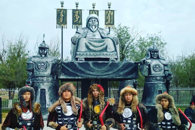 “Лучше бы ставили больше памятников нашим ханам, а не этим царям”.. А так скоро и будет, когда косых чурбанов-ордынцев будет в стране не 25%, как сейчас, а больше 50%.