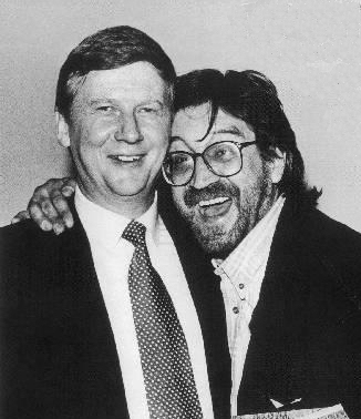 “Зададим себе вопрос: почему вся эта еврейская кодла усиленно выдает себя за русскую эстраду? Чтобы люди думали, что весь этот помойный балаган потомственных дегенератов – истинно русское? Что всё это низкопробное, пошлое “творчество” – русский стиль и слог? Но это вранье, это наглое еврейское вранье”.