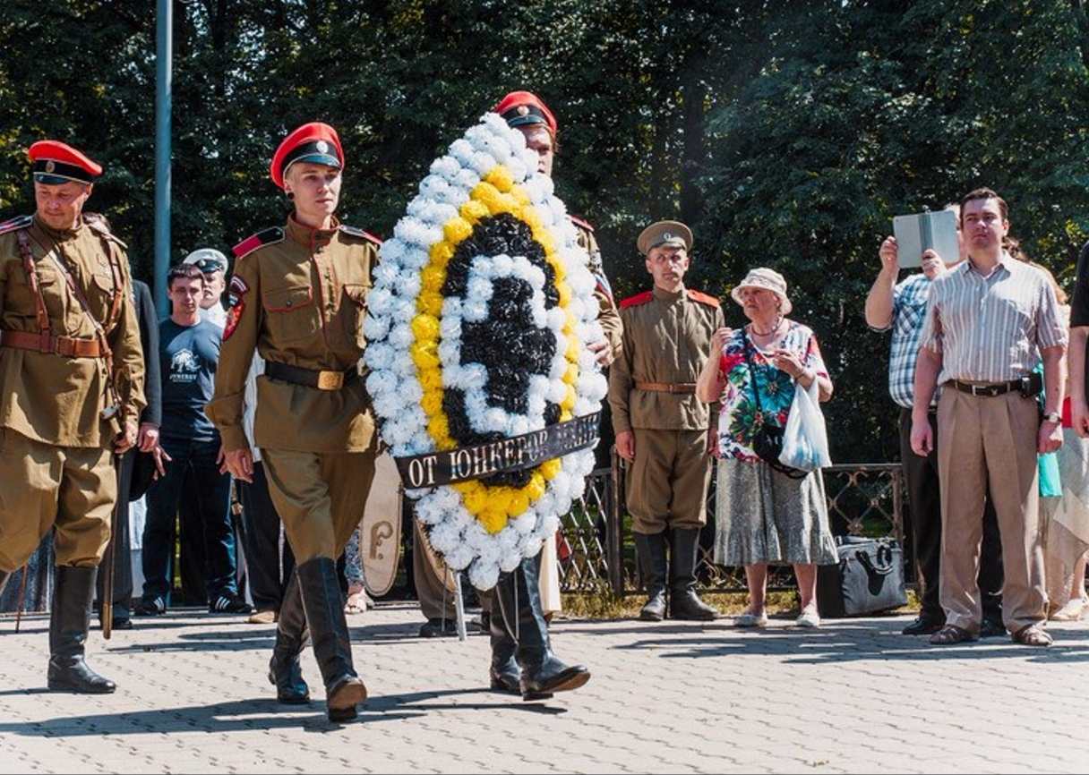 Господи, да уж лучше такие юные корниловцы, чем всякие пионэры совецкие и юнармейцы путинские.