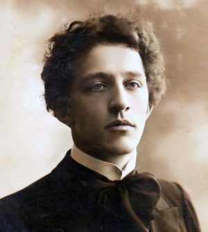 7 августа 1921г. умер А.Блок: «Ночь, улица, фонарь, жида аптека…» – Певец революции оказался “фашистом-антисемитом”.. «Жалко раба Божия Александра при таком таланте, который мог бы послужить Богу и России, но скольких ввёл и всё еще вводит в соблазн своими “Двенадцатью”».